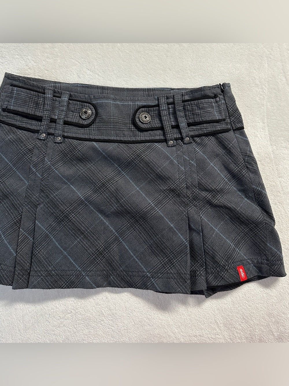 Y2K EDC women's grey black plaid pleated mini skirt with waist accents, 8 US. - Picture 3 of 7